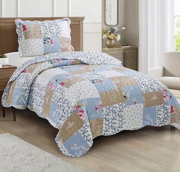 Brilliant Sunshine Pink and Blue Roses Toile Quilt Set
