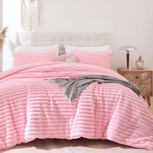 3-Piece Queen Size Pink Fleece Comforter Set